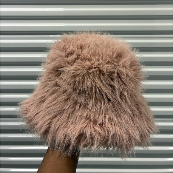H&M Faux Fur Pink Bucket Hat - Picture 1 of 2